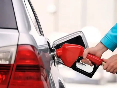 Xăng tăng giá 30 nghìn/lít: Khi đi đổ xăng nhớ 5 nguyên tắc này, để không bị "móc túi"