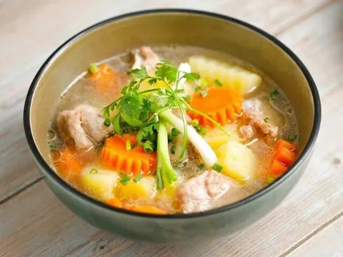 Hầm sườn người thì chần nước, người thì hầm trực tiếp nhưng đầu bếp lại nói: Cả hai đều sai, đây mới là cách đúng!