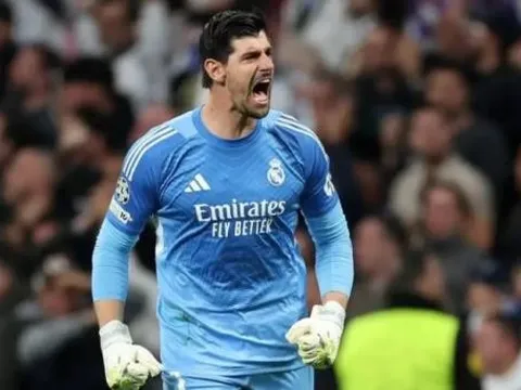 Pha phát bóng thần sầu giúp Courtois đi vào lịch sử Cúp C1
