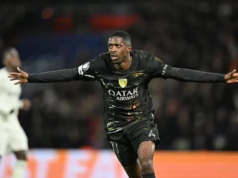 Xé lưới Chelsea, Dembele trở thành hung thần của các đội bóng Anh