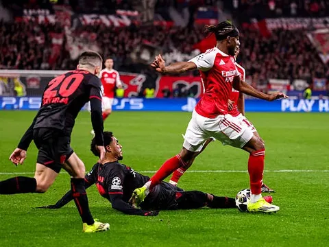 Madueke không biết vì sao Arsenal được hưởng phạt đền