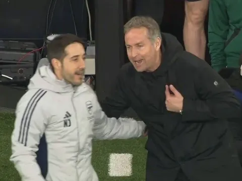 Jover đáp trả HLV Leverkusen khi Arsenal bị châm chọc