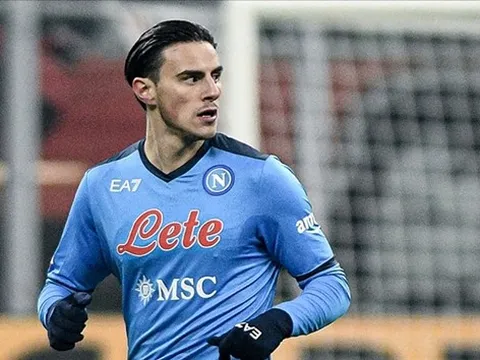 Tin đồn chuyển nhượng tối 12/3: Man Utd để mắt đến Eljif Elmas; Real ấp ủ bom tấn Olise