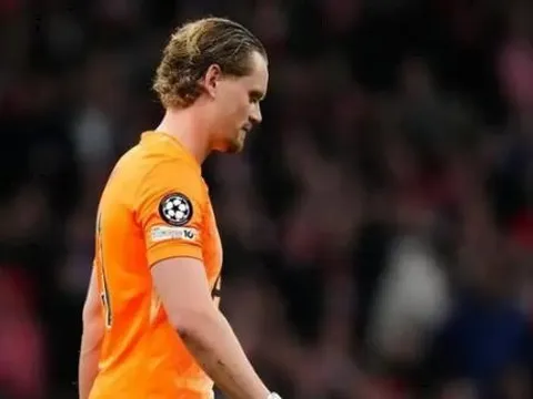 Bị rút ra sau 17 phút, Kinsky gọi đêm Cúp C1 là ác mộng