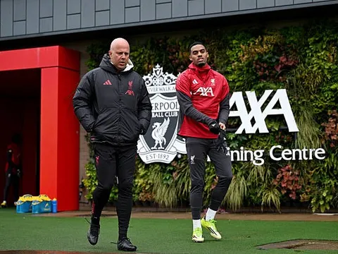 Liverpool coi chừng mắc sai lầm lớn nếu nghe theo Slot