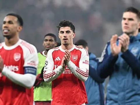Vết gợn chiến thuật đằng sau trận hòa hú vía của Arsenal