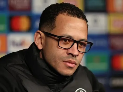 Rosenior lên tiếng sau nghi vấn rò rỉ đội hình Chelsea
