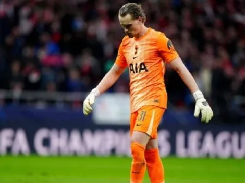 Gary Neville gọi hành động của Igor Tudor là "tàn nhẫn"