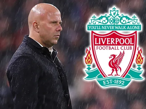 Carragher cảnh báo Slot bay ghế trước đại chiến Tottenham