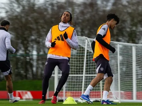 MU đôn thần đồng 15 tuổi lên đội một tránh Real chèo kéo