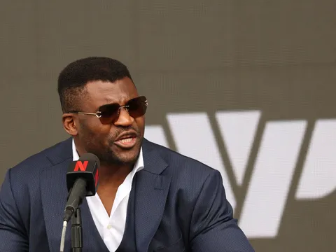 Francis Ngannou và ván cược 'di sản': 'Cứ giữ lấy nó, trả tiền cho tôi'