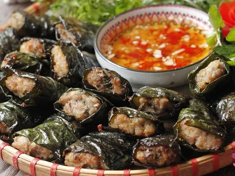 Gói chả đừng chỉ dùng lá lốt, cuốn bằng loại lá này, hấp dẫn hơn hẳn lại tốt cho xương khớp