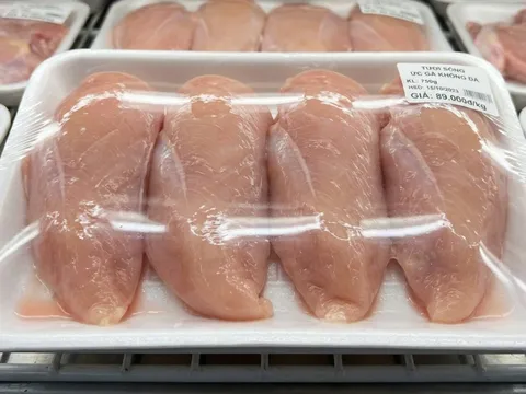 Mua gà đóng khay trong siêu thị: Nhân viên tiết lộ chi tiết nhỏ giúp nhận ra thịt tươi, nhiều người vẫn bỏ qua