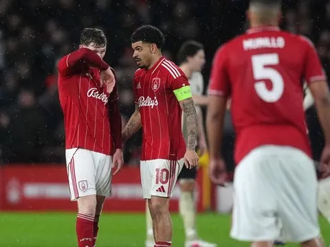 Pereira bất bình vì Forest thua bất công trước Midtjylland