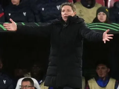 HLV Glasner ngỡ ngàng khi fan Palace la ó sau trận hòa nhạt