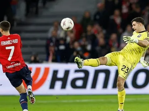 Kẻ phản diện Martinez giúp Aston Villa mơ Champions League