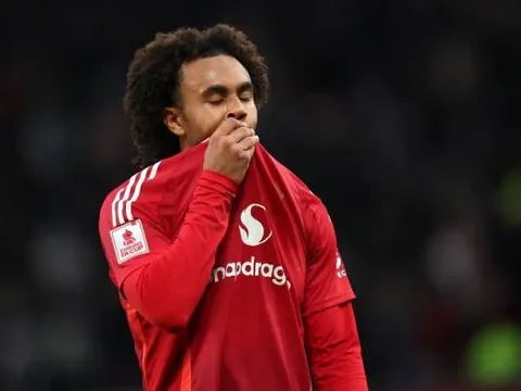 Vỡ mộng thời Carrick, Zirkzee đếm ngày rời MU