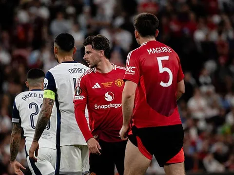 Paul Parker chỉ thẳng 2 ngôi sao MU phải thanh lý