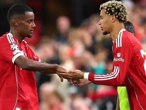 Owen chê Arsenal và Man City chưa bằng Liverpool