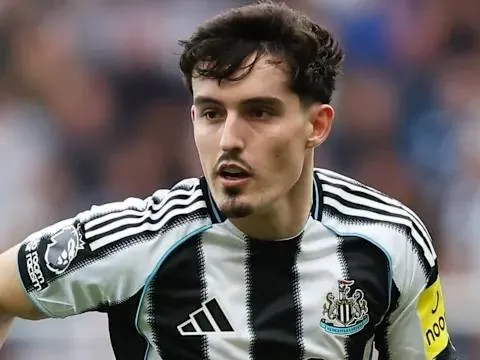 Arsenal phá bĩnh Man City vụ Livramento 70 triệu bảng