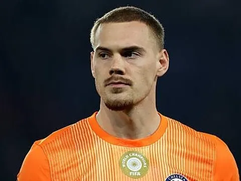 Canh bạc cất Sanchez khiến Chelsea ôm hận trước PSG