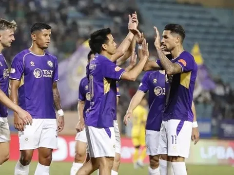 Thắng SLNA, HLV Hà Nội né chuyện Hoàng Hên lên tuyển