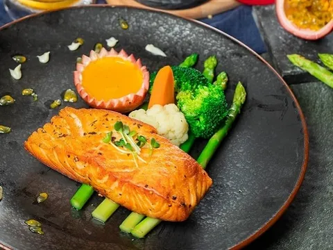 Cách làm cá hồi sốt chanh leo ngon cực phẩm