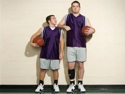 Người cao hay người thấp sống thọ hơn? Nghiên cứu khoa học tiết lộ sự thật về tuổi thọ theo chiều cao