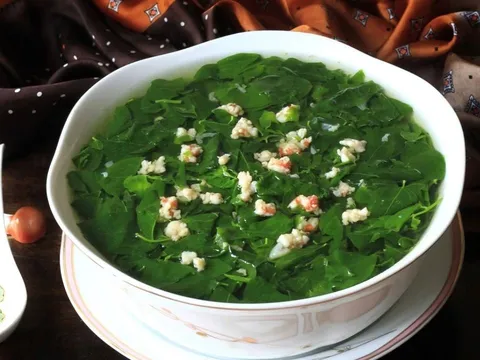 Rau ngót tương đối lành tính nhưng có 5 nhóm người không nên ăn