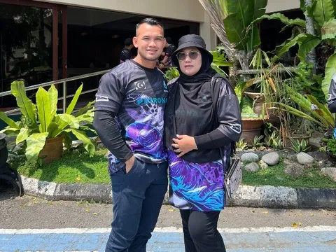 Chàng trai 9X cưới vợ hơn 23 tuổi, đi đường thường bị nhận nhầm là mẹ con