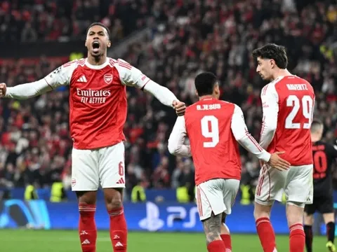 Ashley Cole chỉ ra vũ khí giúp Arsenal tiến sát ngôi vương