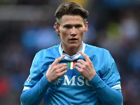 Napoli phủ nhận khả năng Scott McTominay trở lại Man Utd
