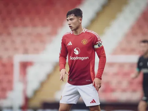 Báo Anh ví sao trẻ MU với huyền thoại Roy Keane