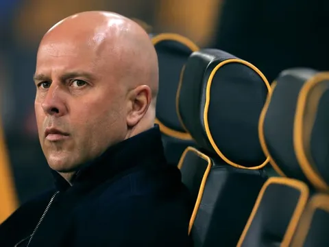 HLV Arne Slot ngỡ ngàng với đà lao dốc của The Kop