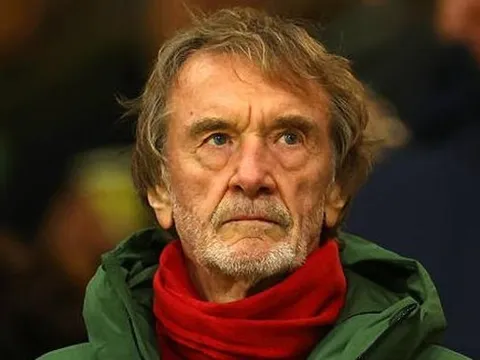 Ratcliffe khen ngợi nhưng chưa chốt tương lai Carrick