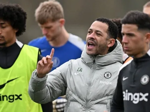 Liam Rosenior bảo vệ triết lý tấn công mạo hiểm tại Chelsea
