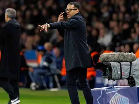 Chelsea trả giá vì sự ám ảnh triển khai bóng trung lộ của Rosenior