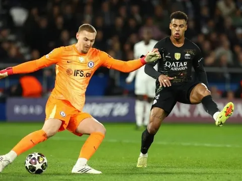 Rosenior khẳng định Chelsea không có thủ môn số 1