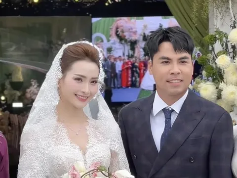 Đức Huy rước MC Mù Tạt bằng siêu xe Rolls-Royce