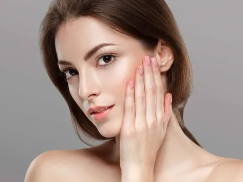 Bác sĩ da liễu cảnh báo: Thức khuya, tiệc tùng vài ngày cũng đủ khiến làn da “xuống cấp”