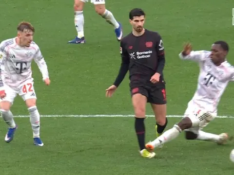 "Thẻ đỏ vô nghĩa", chuyên gia chỉ trích Nicolas Jackson