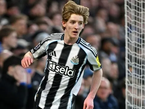 Chelsea xa dần top 4 sau thất bại trước Newcastle