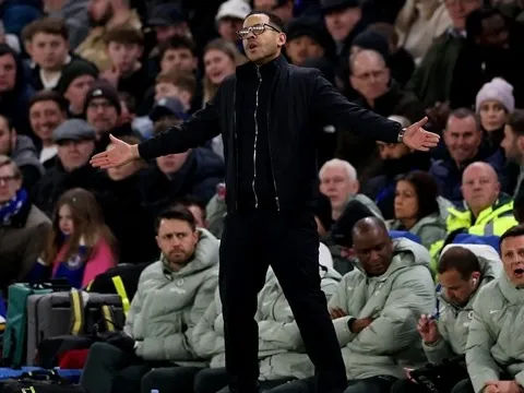 Liam Rosenior chỉ trích hàng thủ Chelsea sau trận thua Newcastle