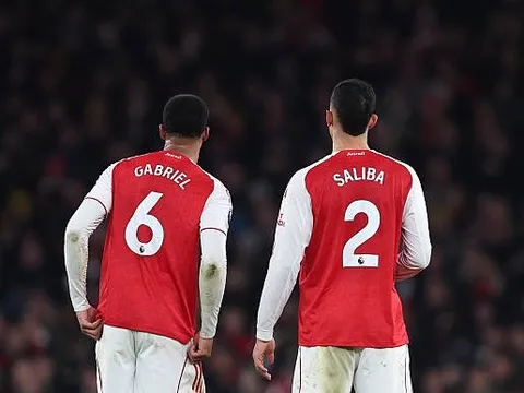 Tấm khiên Saliba và Gabriel đứng sau vinh quang của Arsenal
