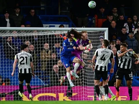 Ramsdale chứng minh Eddie Howe đúng khi loại bỏ Nick Pope