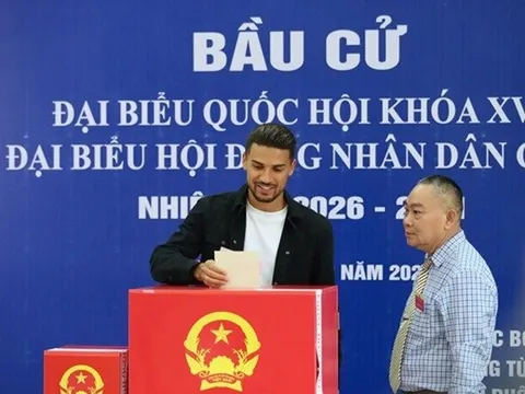 Hoàng Hên xúc động đi bầu cử, chờ khoác áo ĐT Việt Nam