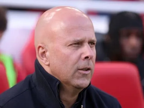 Paul Merson dự báo Arne Slot có thể bị sa thải nếu Liverpool hụt top 4