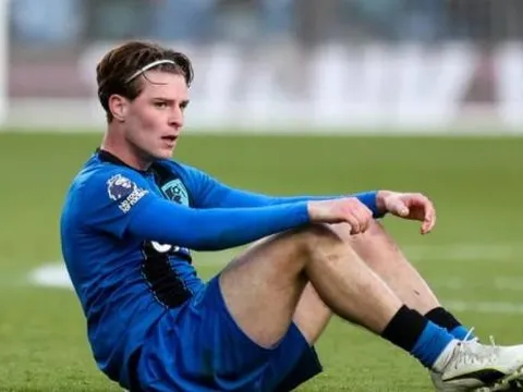 Bỏ qua Anderson, MU nên chiêu mộ "máy quét" Alex Scott