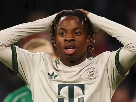 Bayern Munich mất thần đồng 17 tuổi Wisdom Mike đến hết mùa
