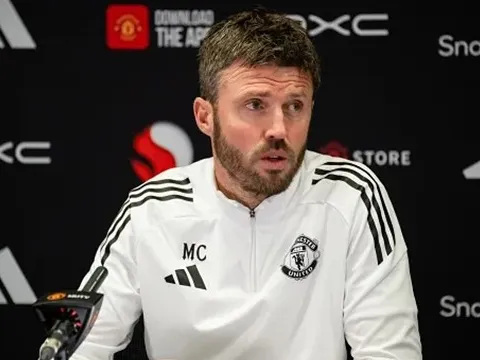 Carragher hối thúc Man Utd chọn Unai Emery thay Michael Carrick